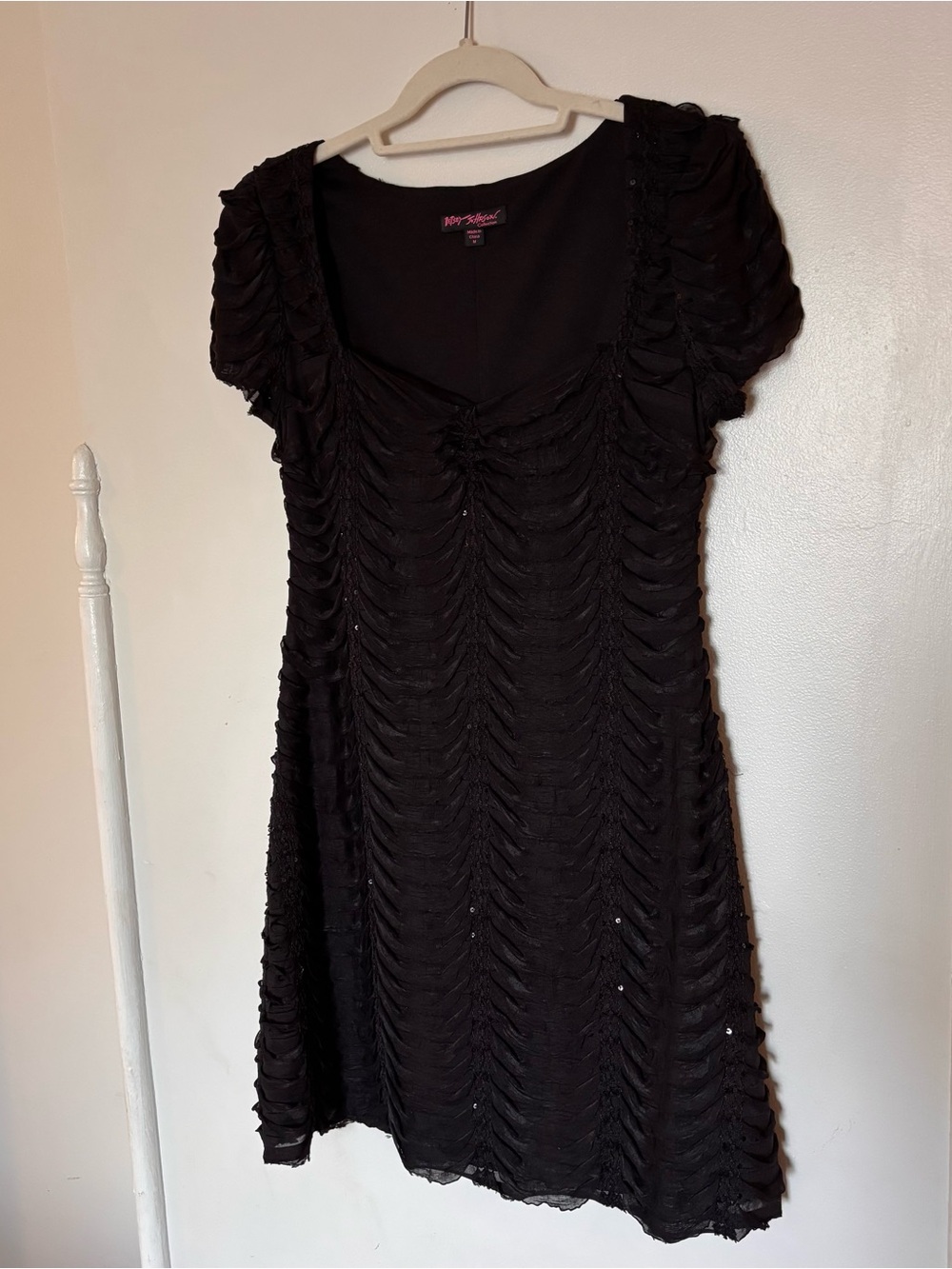 Betsey Johnson Sweetheart Neckline Pullover Little Black Dress • Size Medium